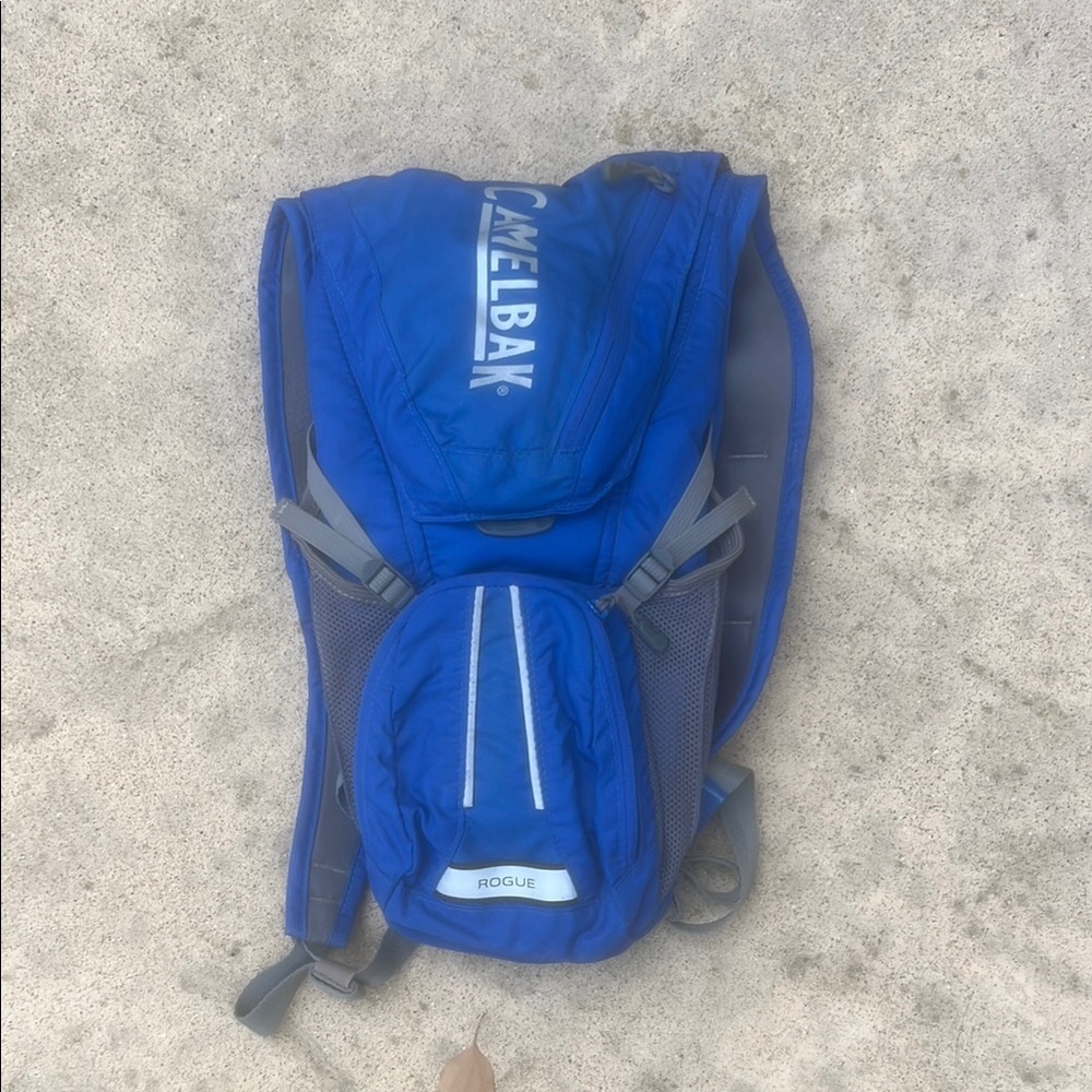 Camelback Rogue Blue/Grey Hydration BackPack 2.5L 85oz